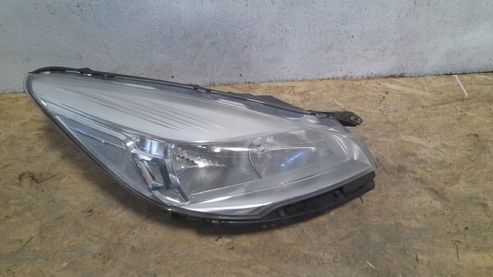 Фара правая к Ford Kuga 2013