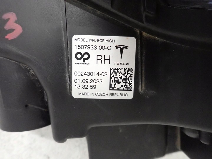 Фара противотуманная левая к Tesla Model Y 2020