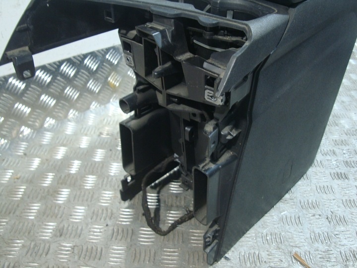 Подлокотник к Peugeot 5008 2017