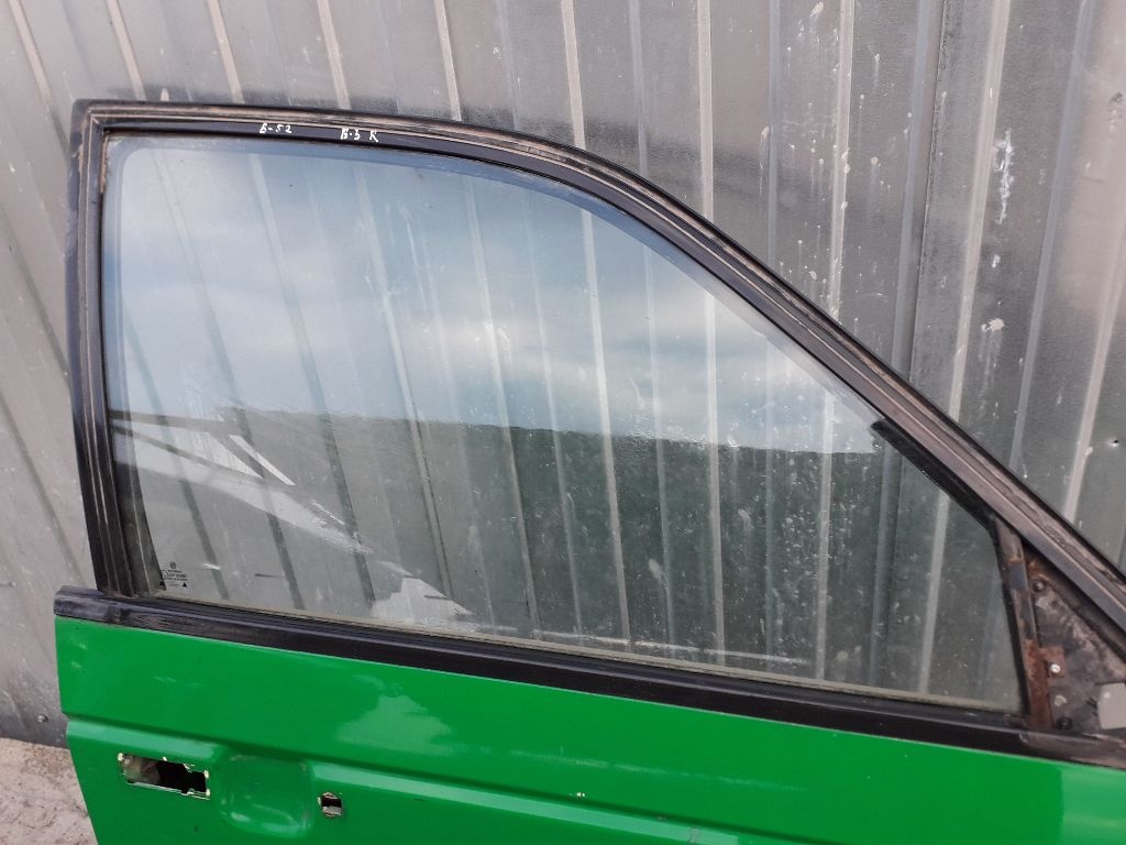 Стекло двери передней правой к Volkswagen Passat 1992