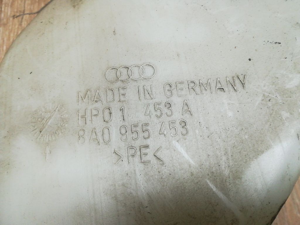 Бачок омывателя к Audi 80 1991