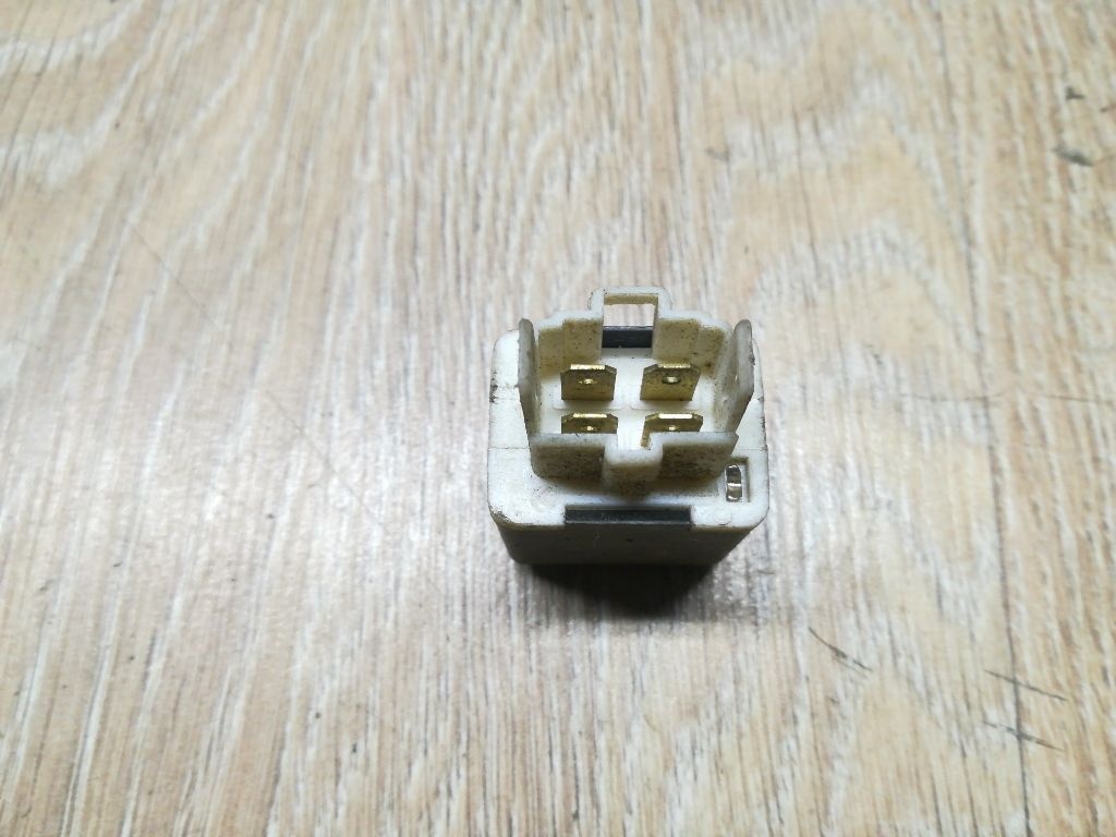 Реле (прочие) к Mazda 626 1995