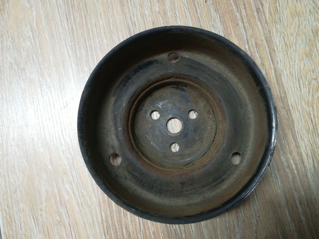 Шкив помпы к Dodge Caravan 1999
