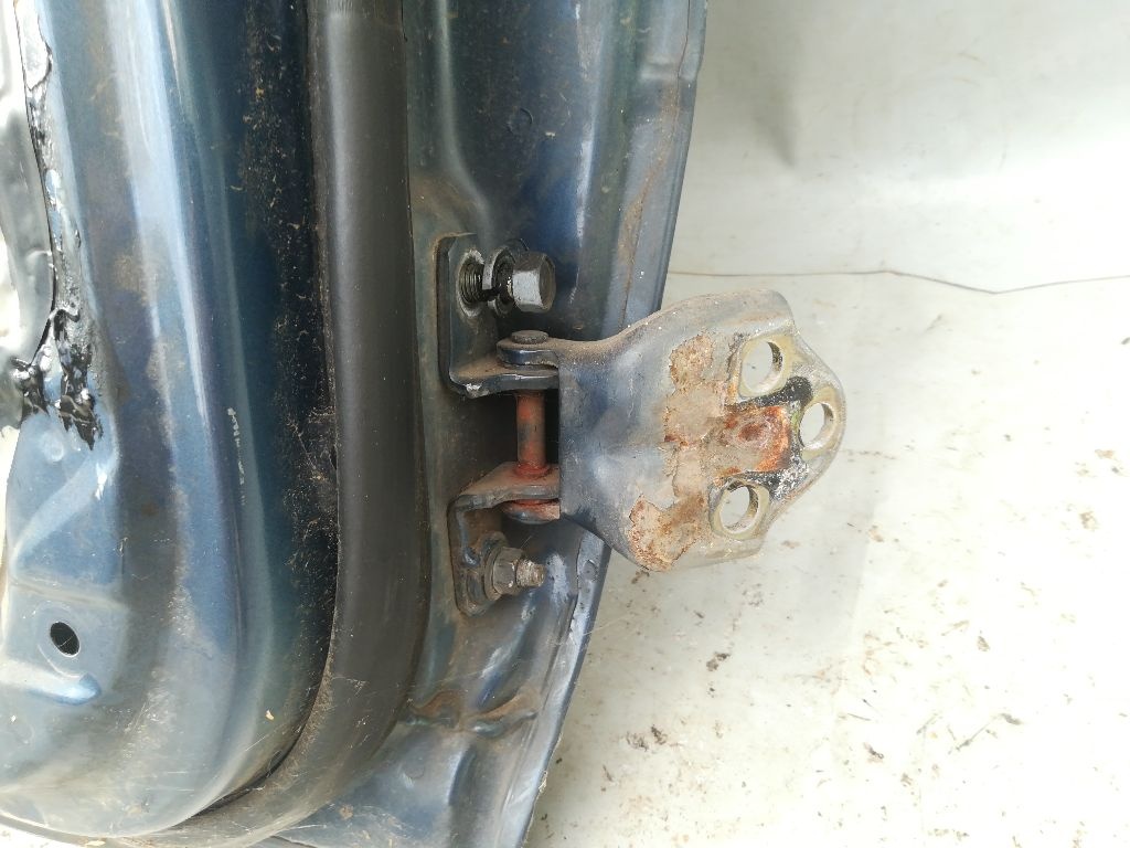 Петля двери к Mitsubishi Pajero 1997