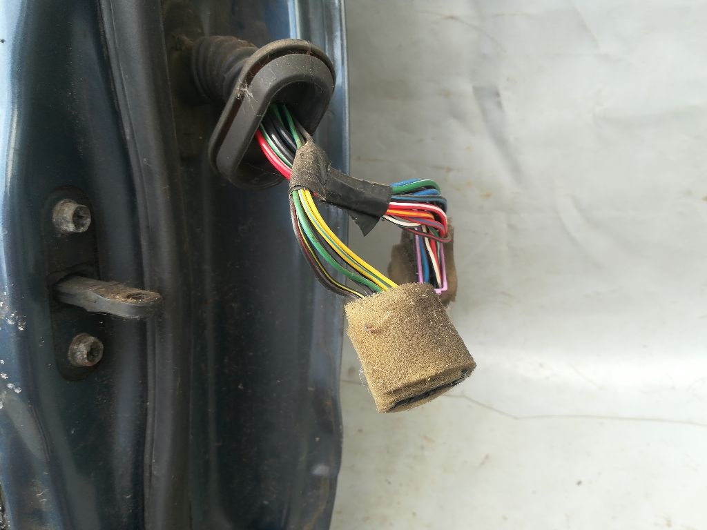Проводка двери к Mitsubishi Pajero 1997