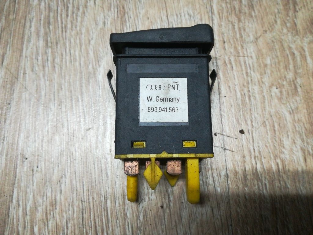 Кнопка противотуманных фар к Audi 80 1995