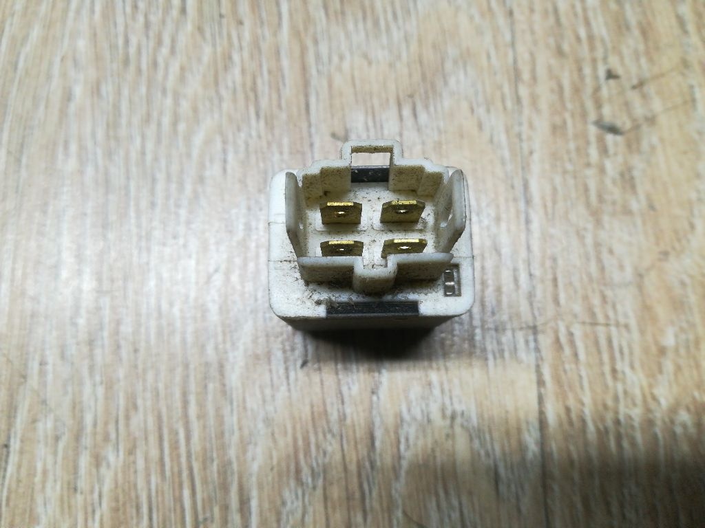 Реле (прочие) к Mazda 626 1995