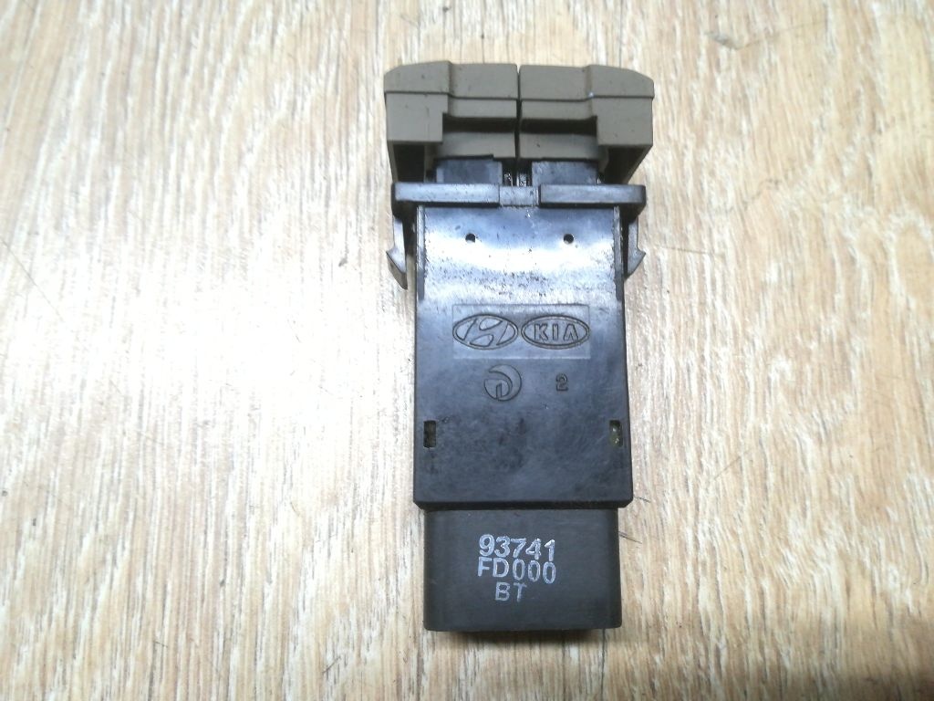 Кнопка (выключатель) к Kia Rio 2003