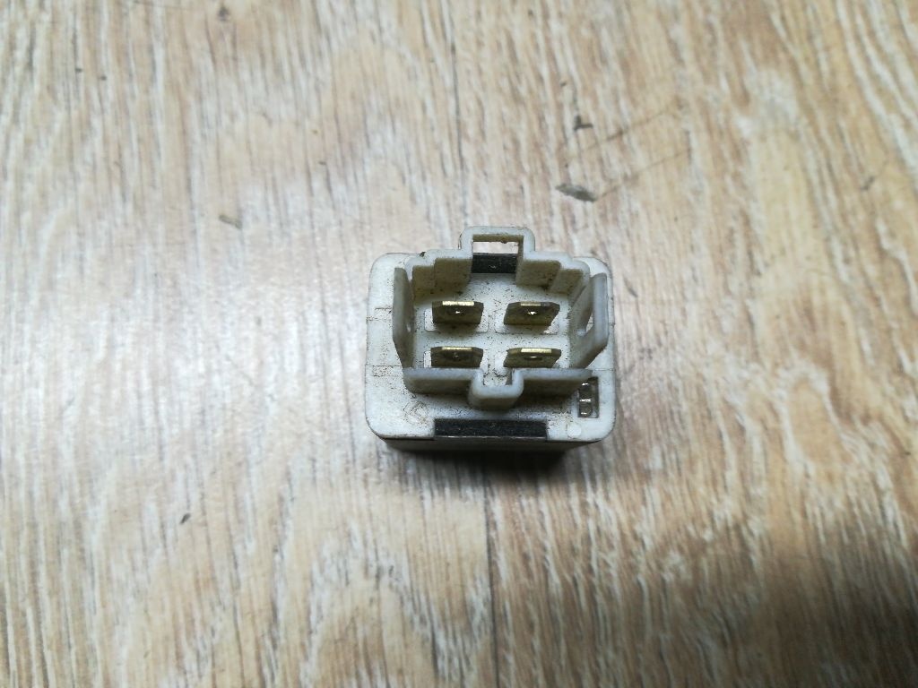 Реле (прочие) к Mazda 323 1996