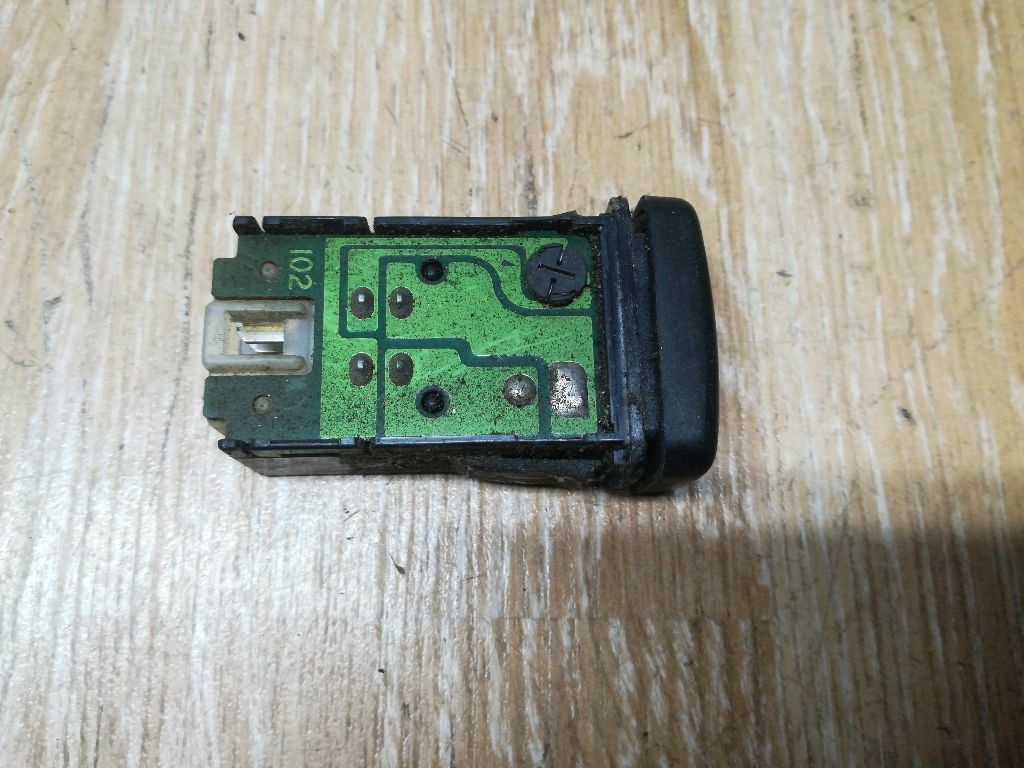 Кнопка противотуманных фар к Mazda 626 1995