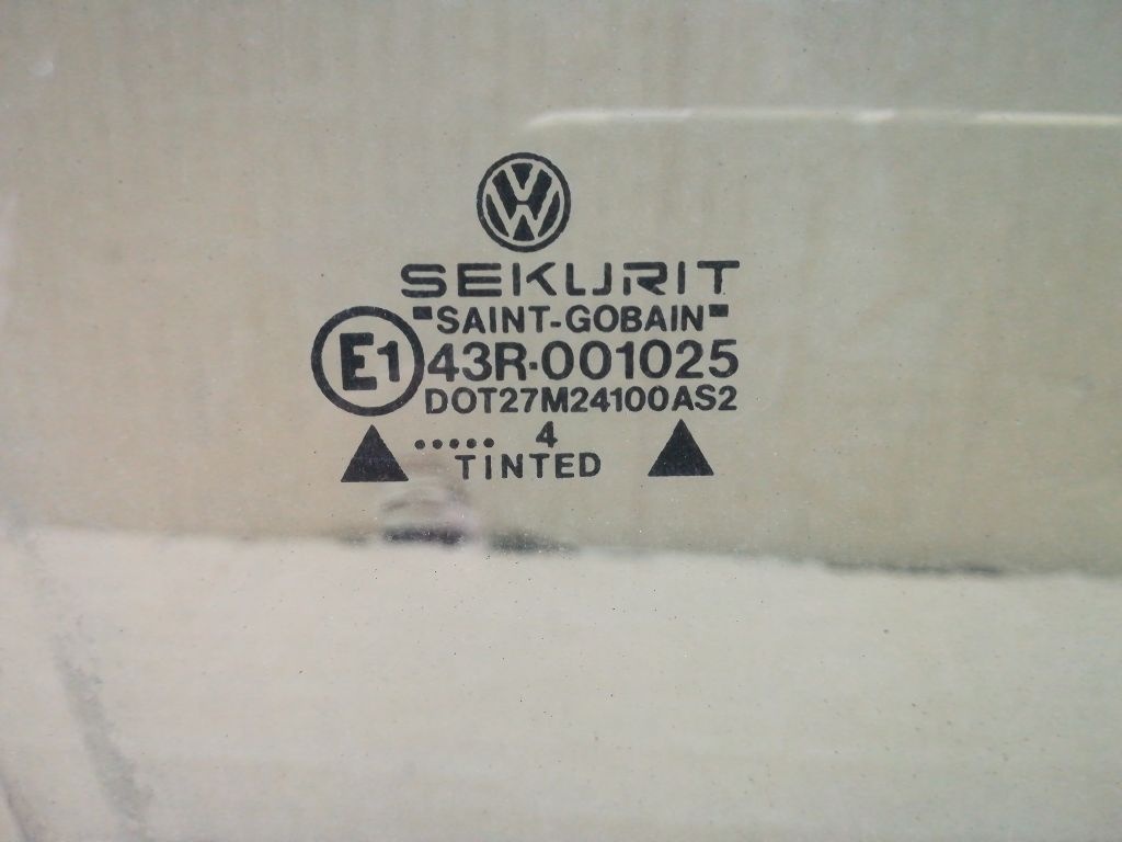 Стекло двери передней правой к Volkswagen Passat 1995