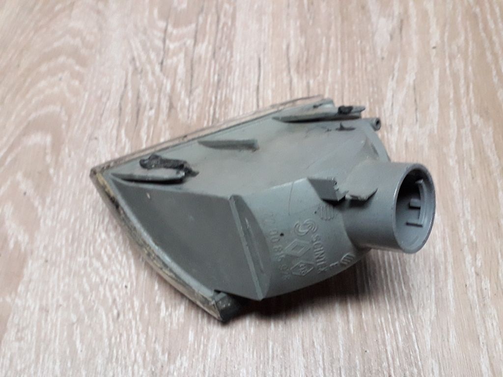 Поворотник правый к Renault 19 1995