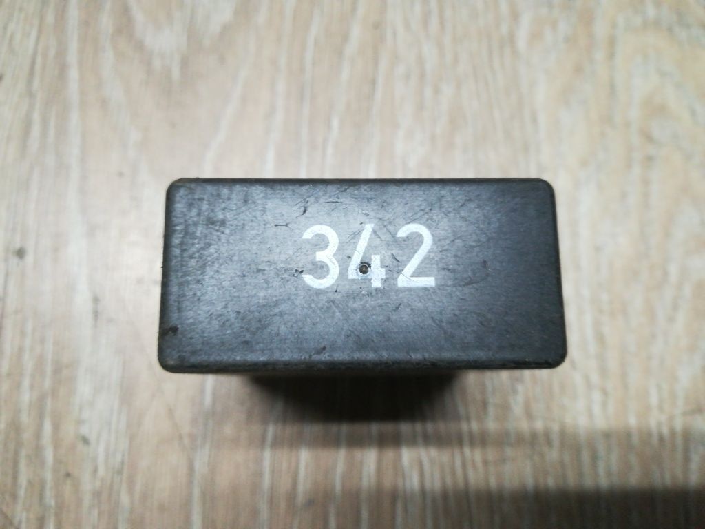 Реле (прочие) к Audi 80 1995