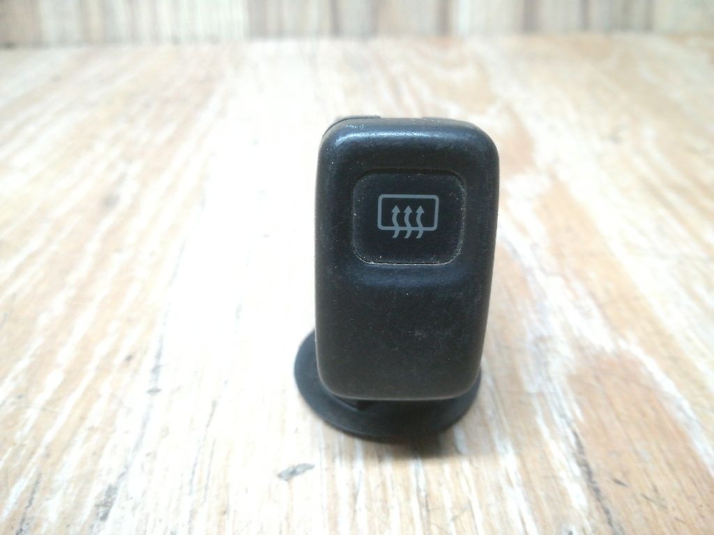 Кнопка  к Mazda 626 1996