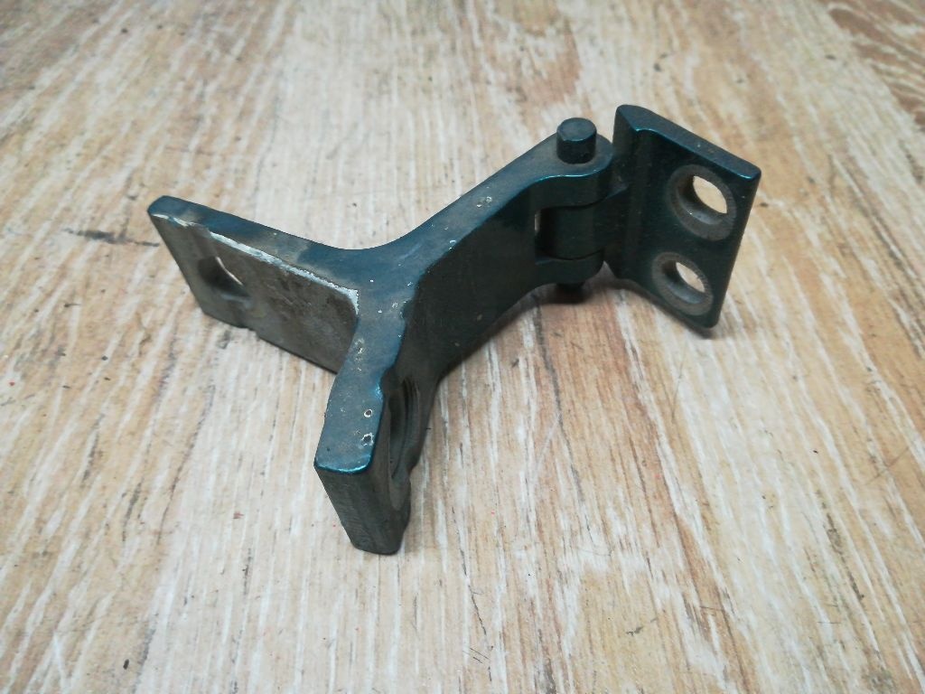 Петля двери к Audi 80 1991