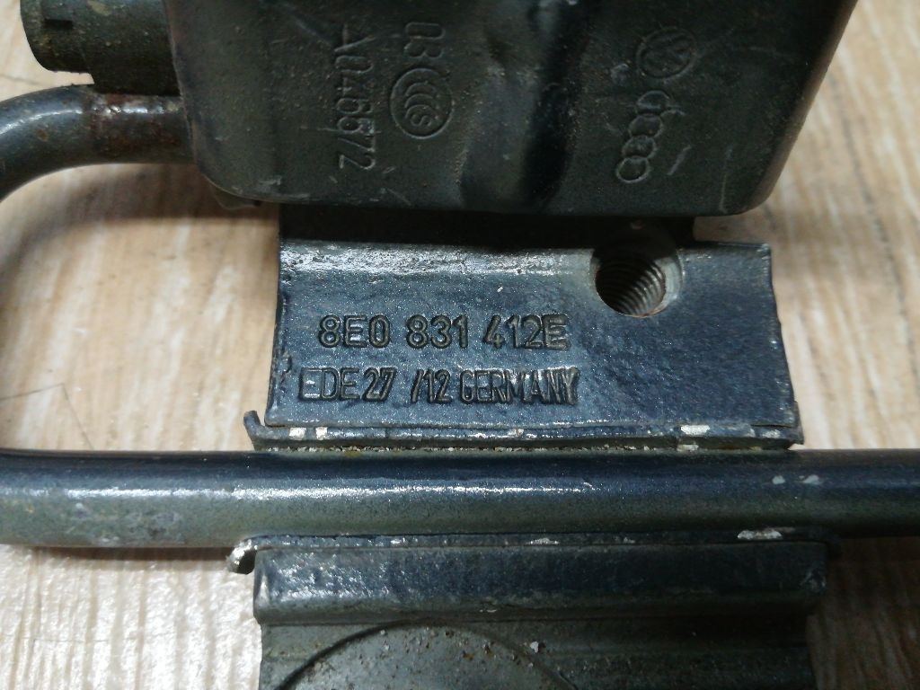 Петля двери к Audi A3 2011