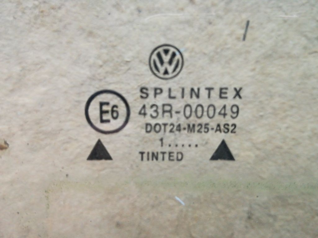 Стекло двери передней правой к Volkswagen Passat 1991