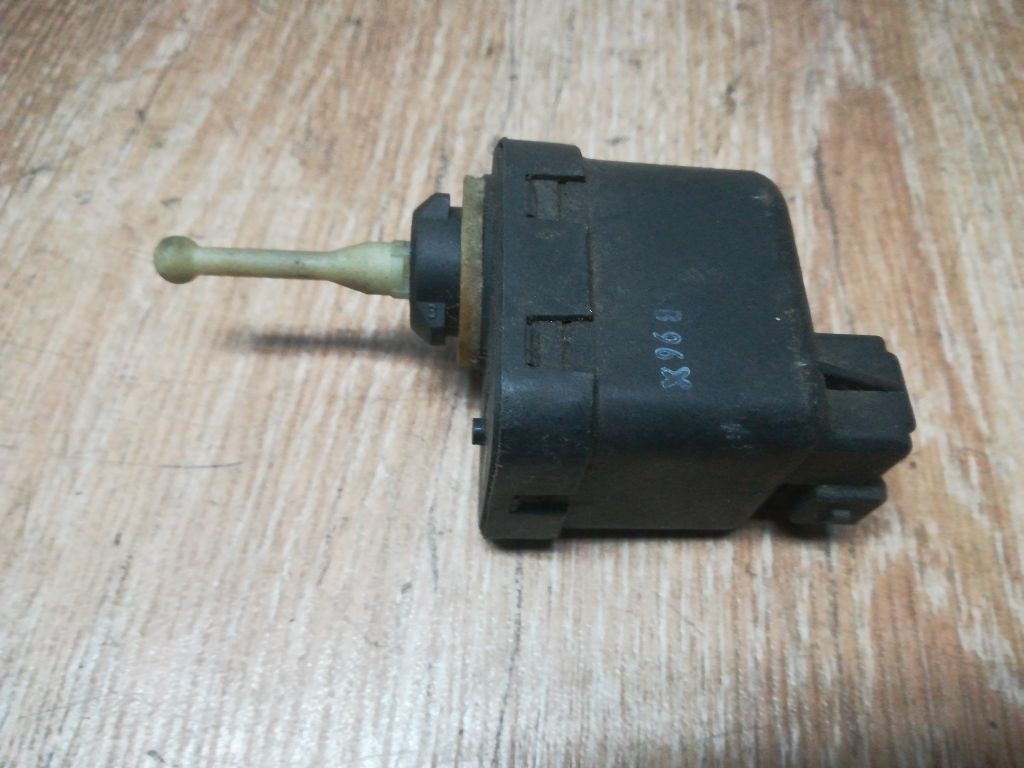 Корректор фар к Volkswagen Polo 1999