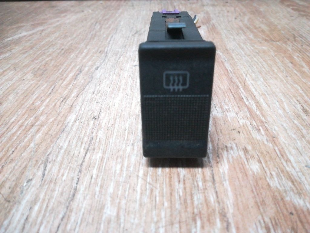 Кнопка  к Audi A6 1996