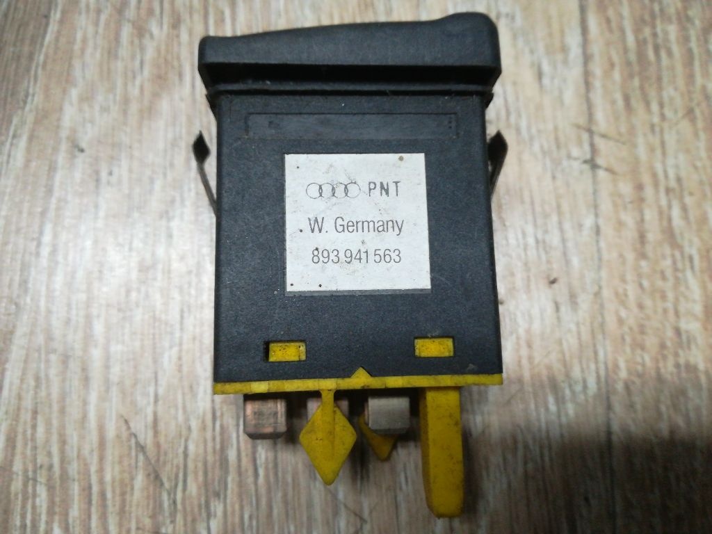 Кнопка противотуманных фар к Audi 100 1993
