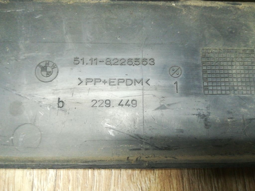 Накладка под номер к BMW 5 1997