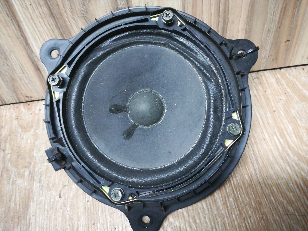 Динамик к Nissan Maxima 2003