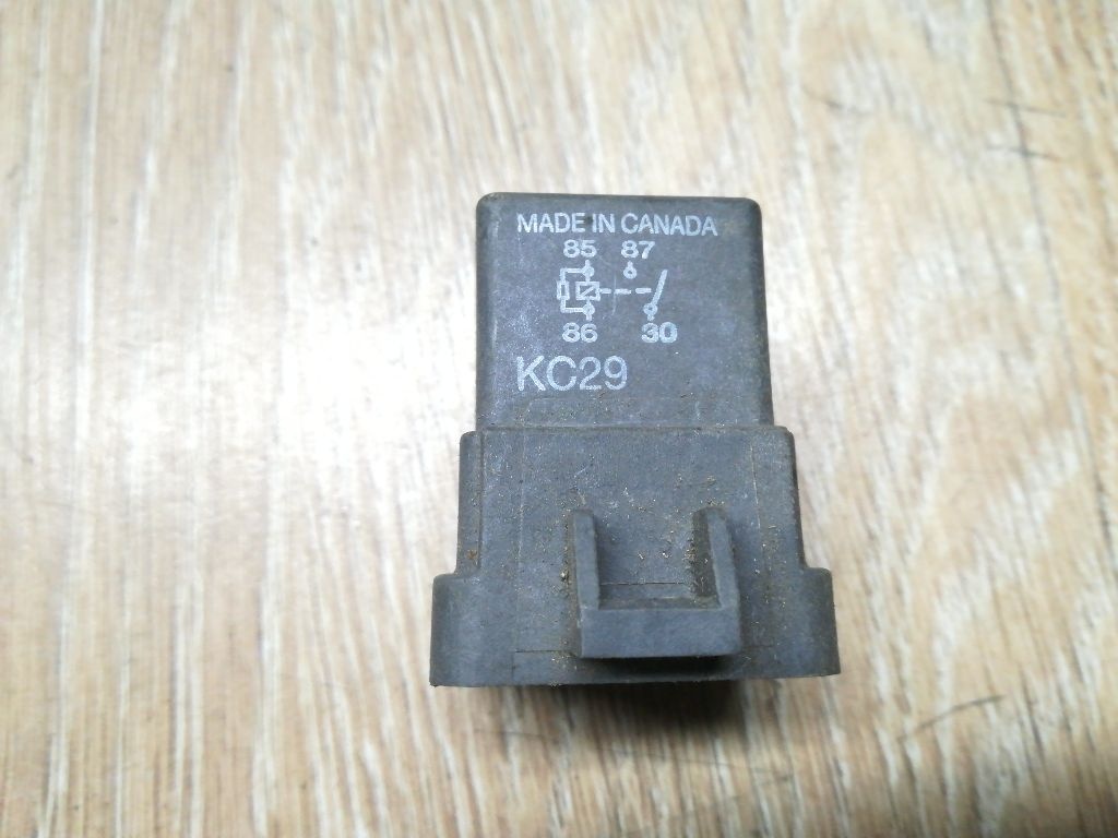 Реле (прочие) к Mazda 626 1998