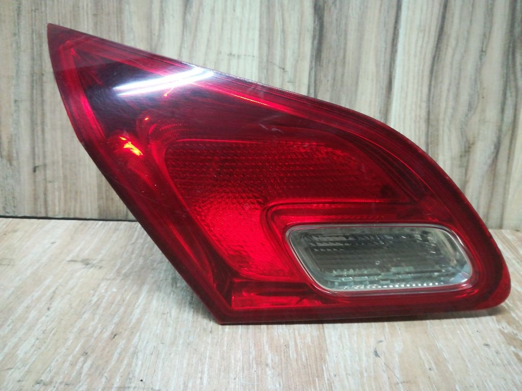 Фонарь крышки багажника левый к Opel Astra 2011
