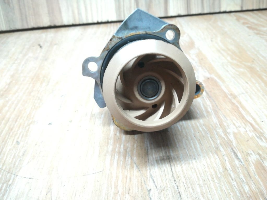 Помпа к Volkswagen Golf 2001
