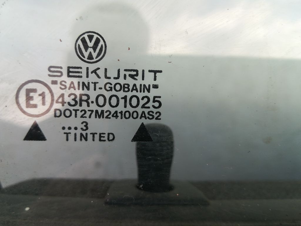 Стекло двери передней правой к Volkswagen Passat 1992