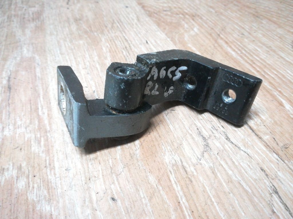Петля двери к Audi A6 2001