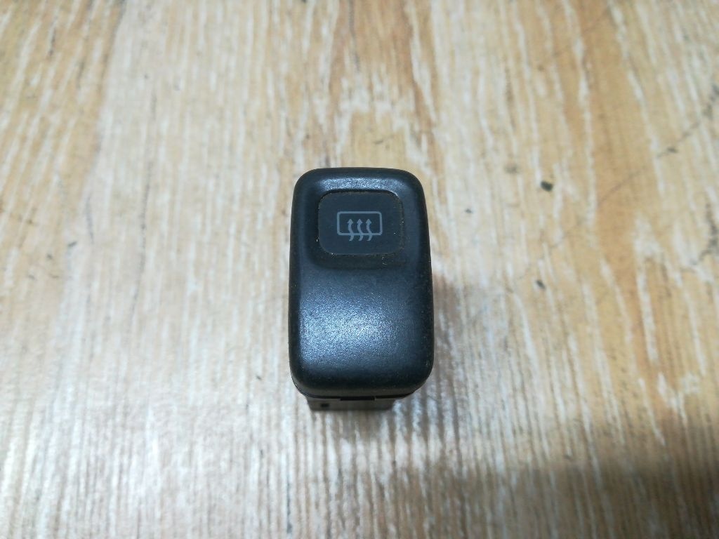 Кнопка  к Mazda 626 1995