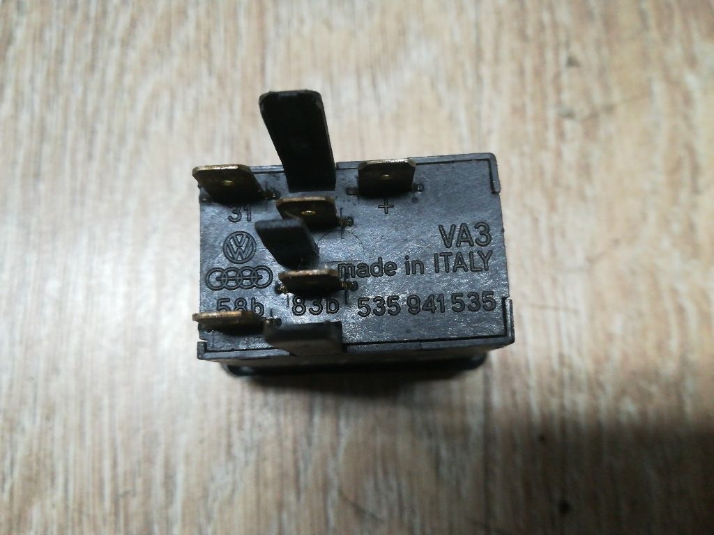 Кнопка противотуманных фар к Volkswagen Passat 1992