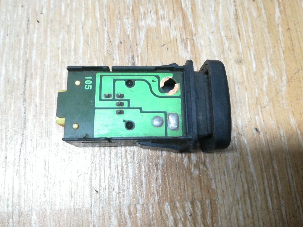 Кнопка противотуманных фар к Mazda 323 1996