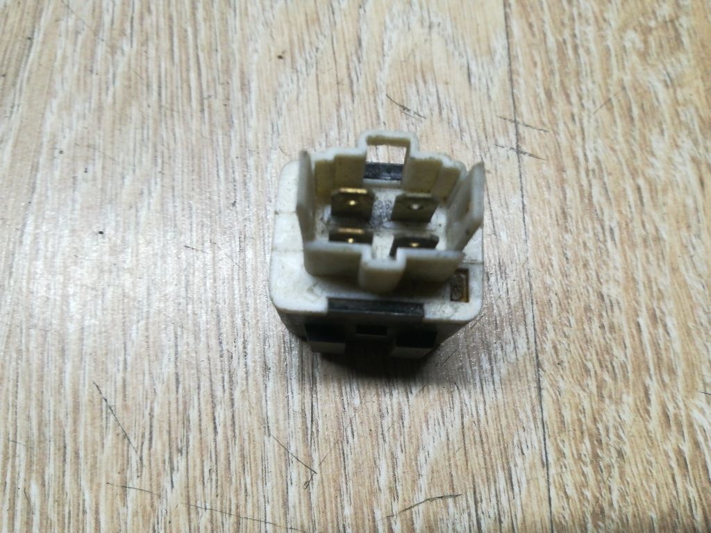 Реле (прочие) к Mazda 626 1998