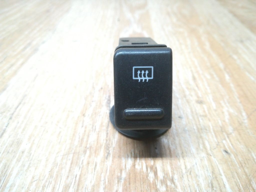 Кнопка  к Kia Sephia 1997