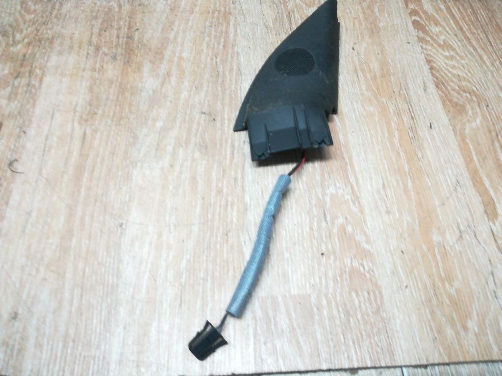 Динамик к Volkswagen Passat 2000