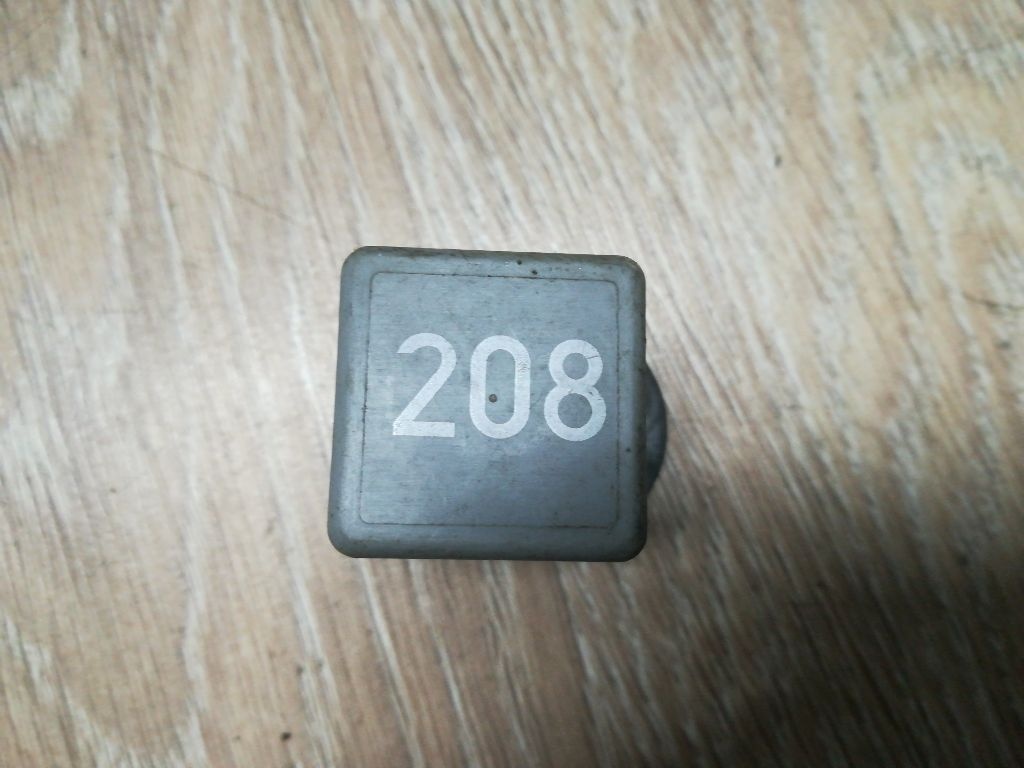 Реле бензонасоса к Audi A4 1998