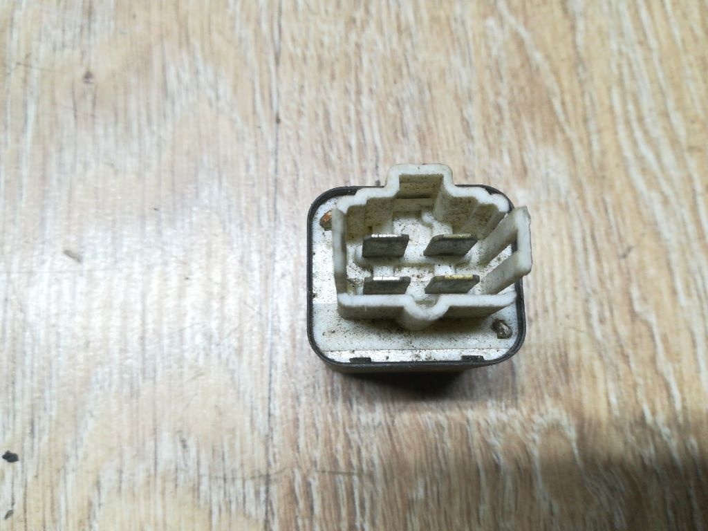 Реле (прочие) к Mazda 323 1996