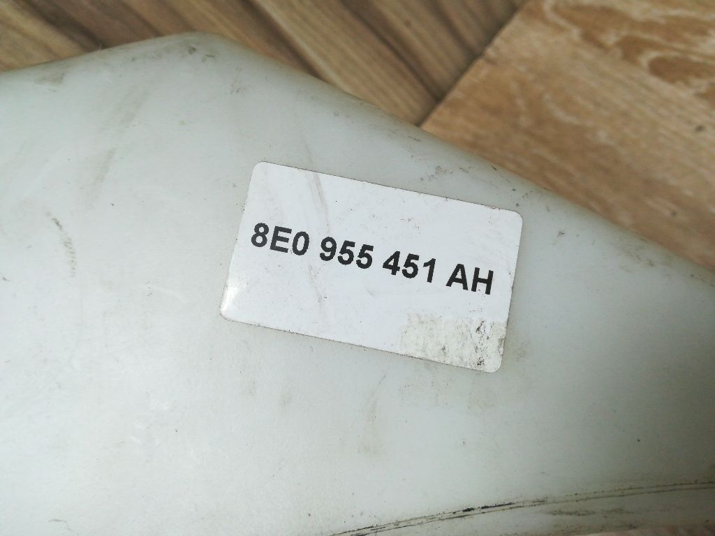 Бачок омывателя к Audi A4 2004