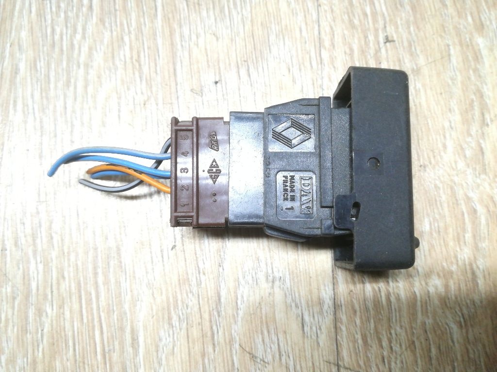 Кнопка противотуманных фар к Renault 19 1995
