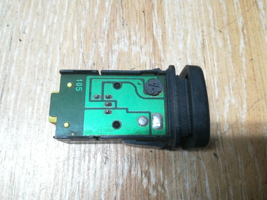 Кнопка противотуманных фар к Mazda 323 1996