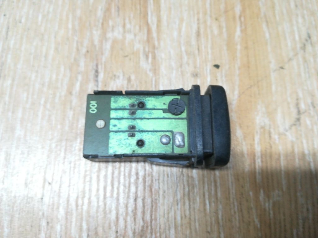 Кнопка  к Mazda 626 1995