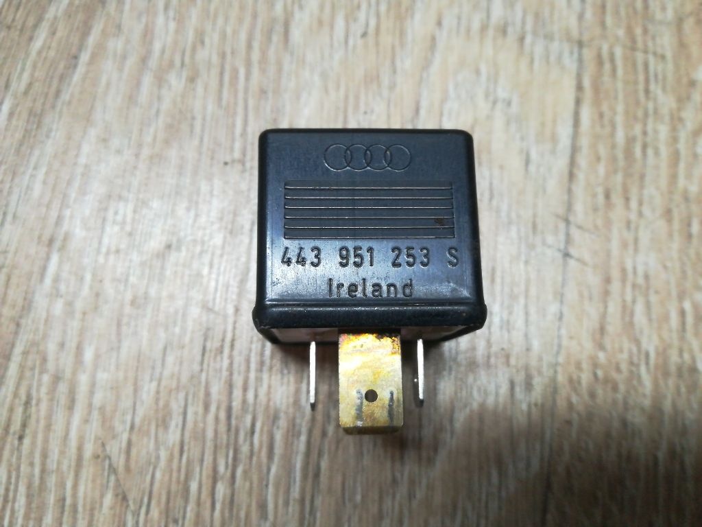 Реле бензонасоса к Audi A6 2001