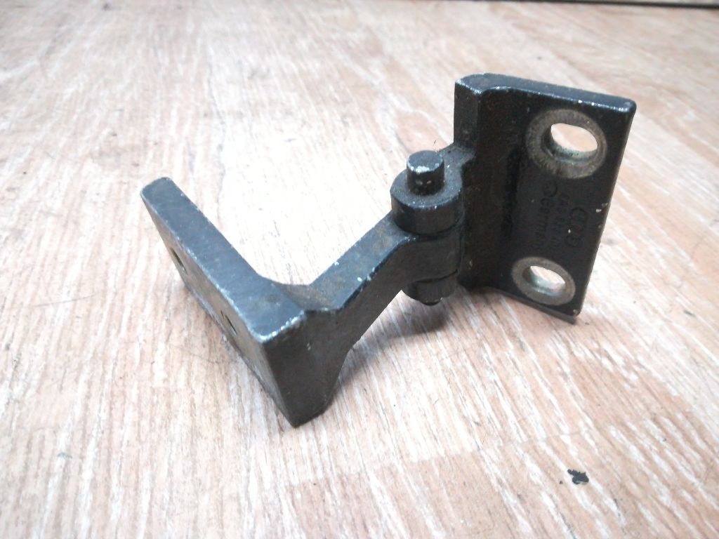Петля двери к Audi A6 1996