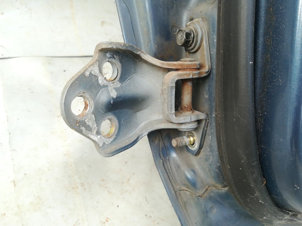 Петля двери к Mitsubishi Pajero 1997