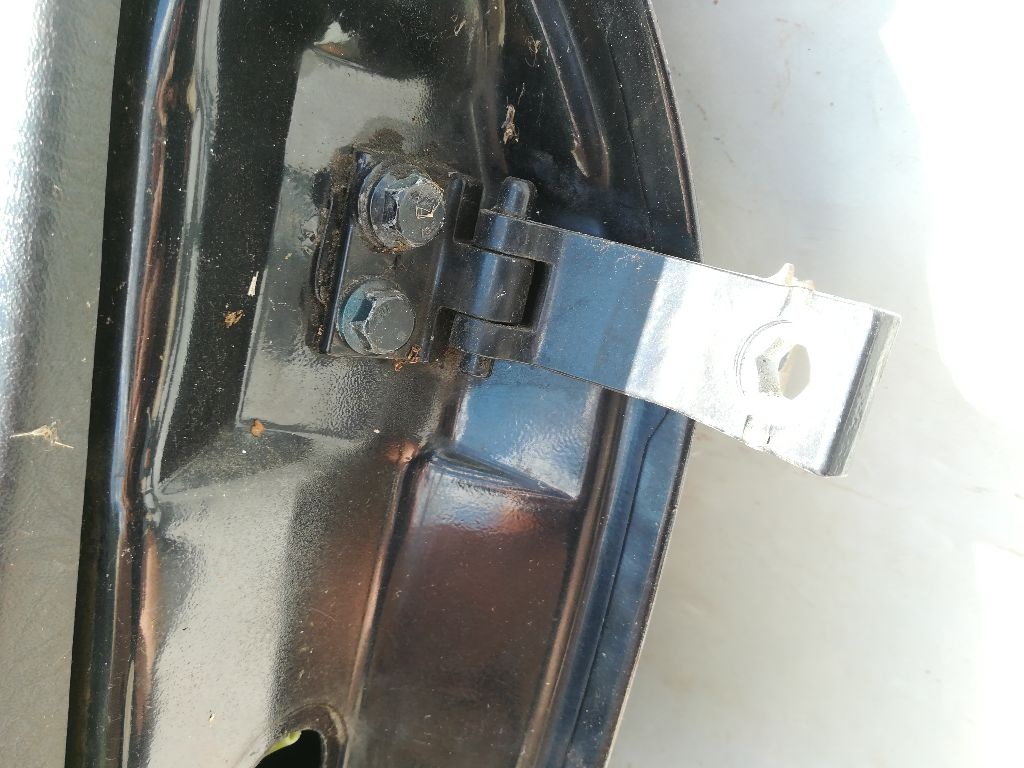 Петля двери к Audi 80 1995
