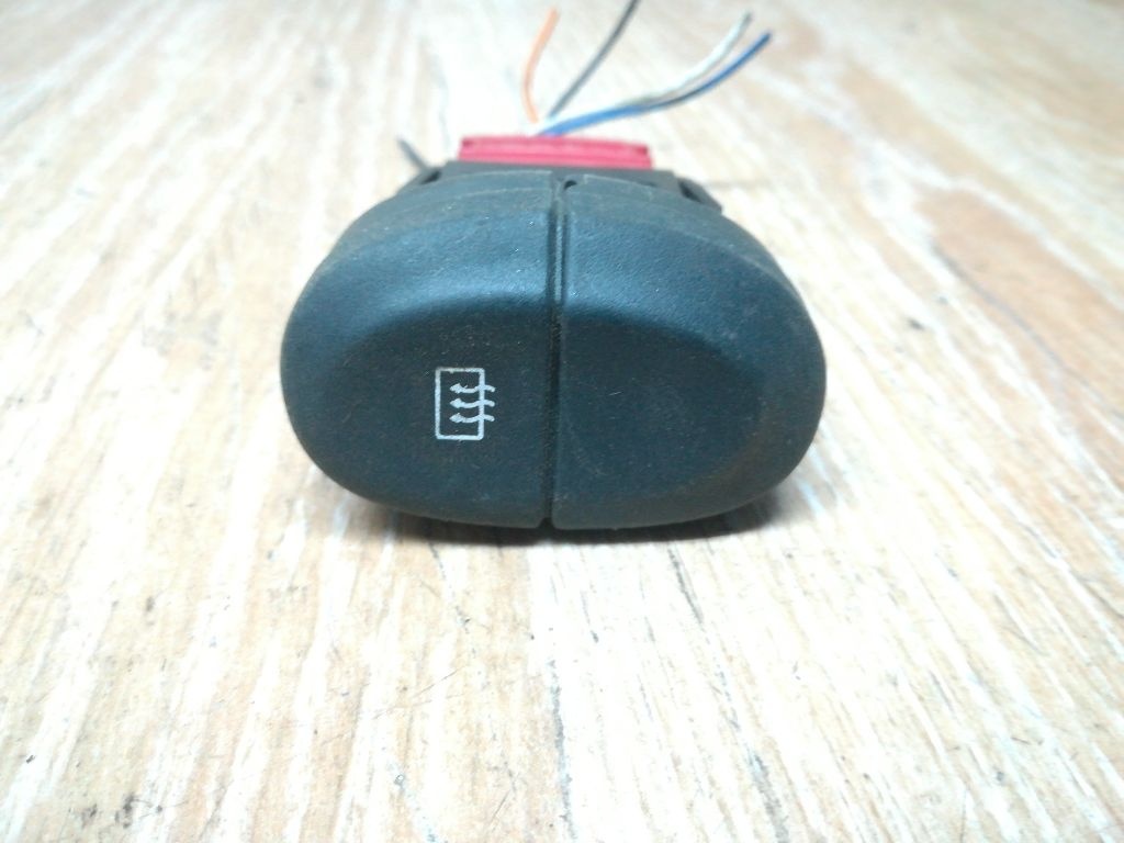 Кнопка  к Renault Megane 1998