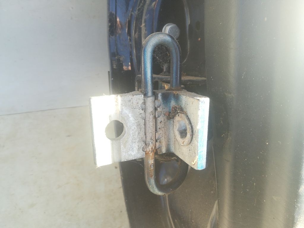 Петля двери к Audi 80 1996