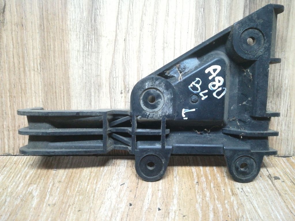Кронштейн крепления бампера к Audi 80 1995